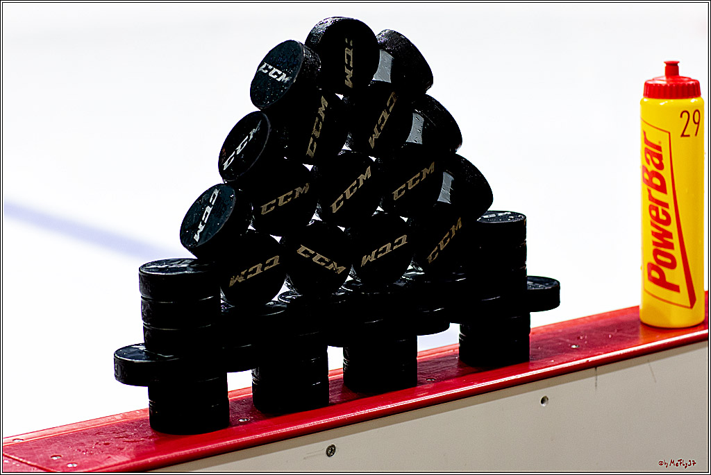 PENNY DEL Viertelfinale 4. Spiel; Duesseldorfer EG - Red Bull Muenchen; Duesseldorf, 16.04.2022